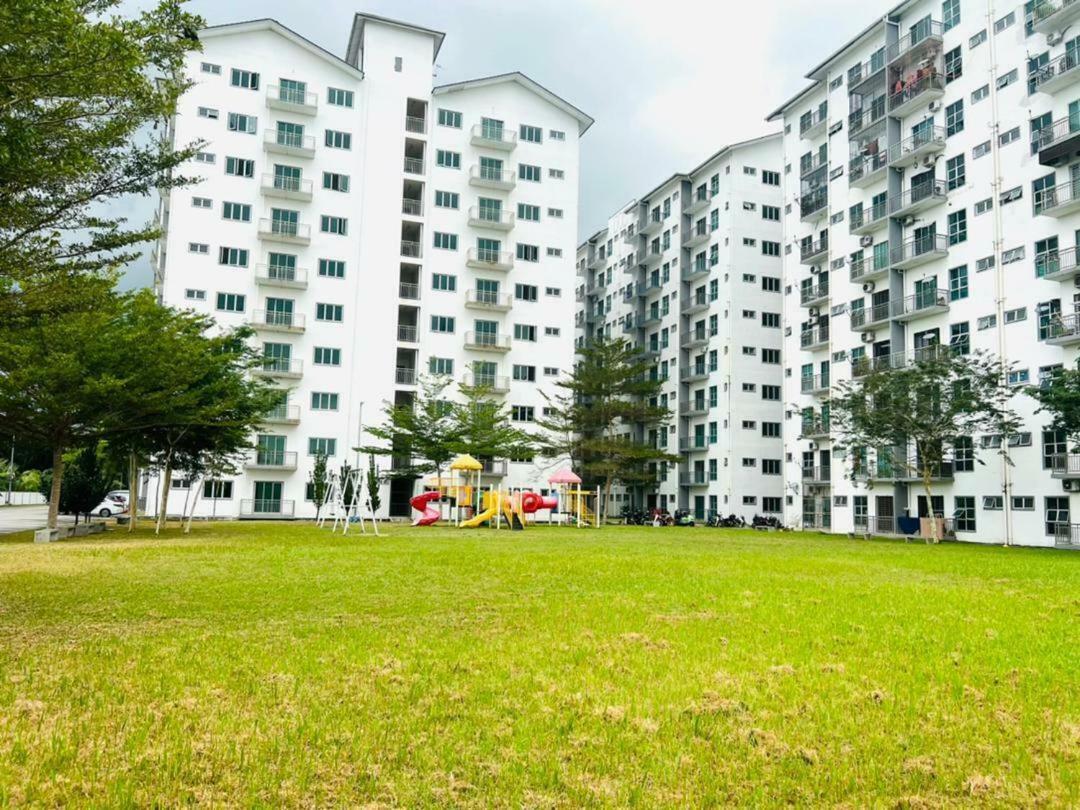 Homestay Pangsapuri Samudera Seri Manjung Lumut Eksteriør billede